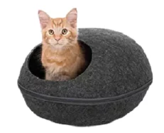 Trixie Liva Cat Cuddly Cave Bed at ithinkpets.com (1)
